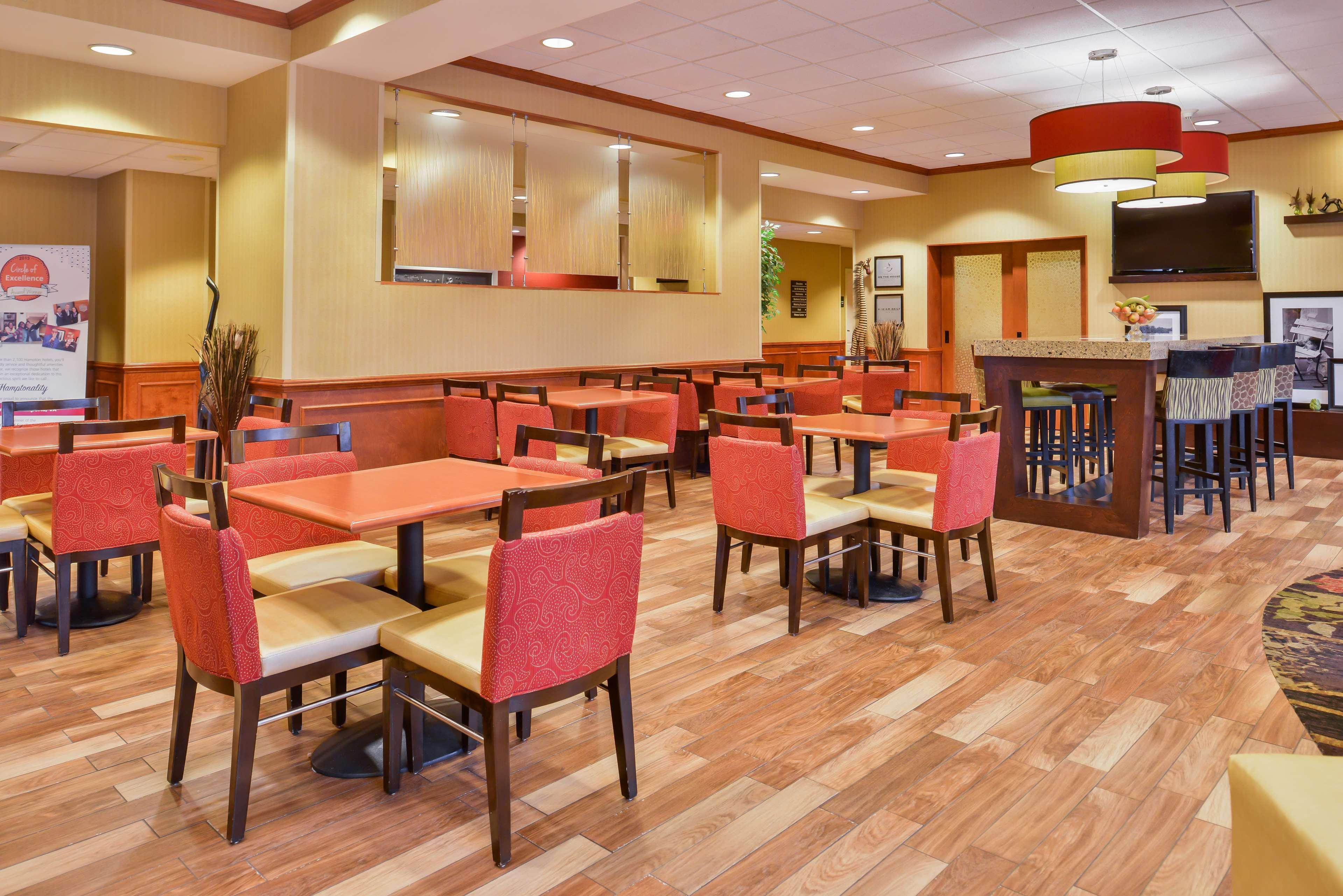Hampton Inn Emporia Exterior photo