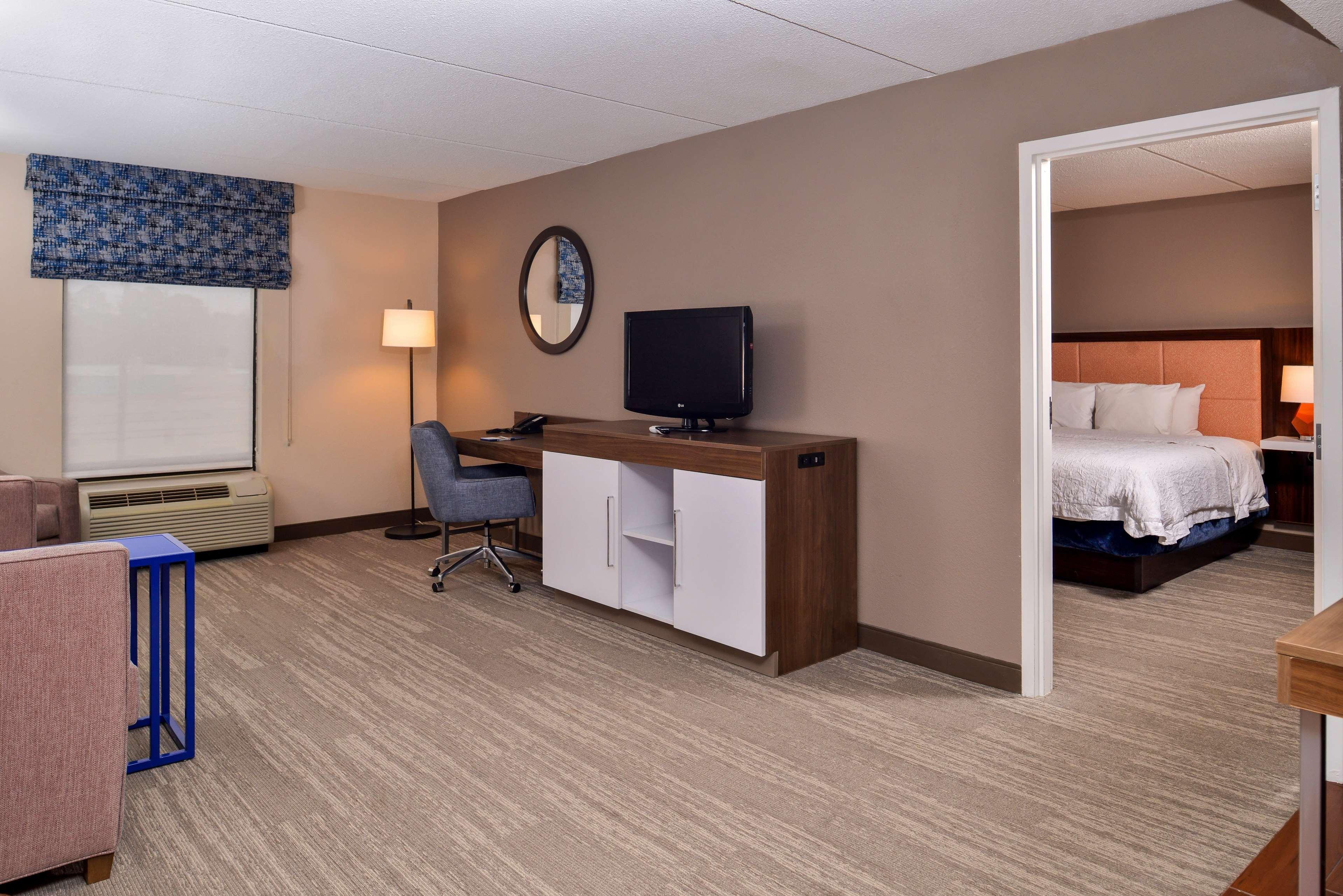 Hampton Inn Emporia Exterior photo