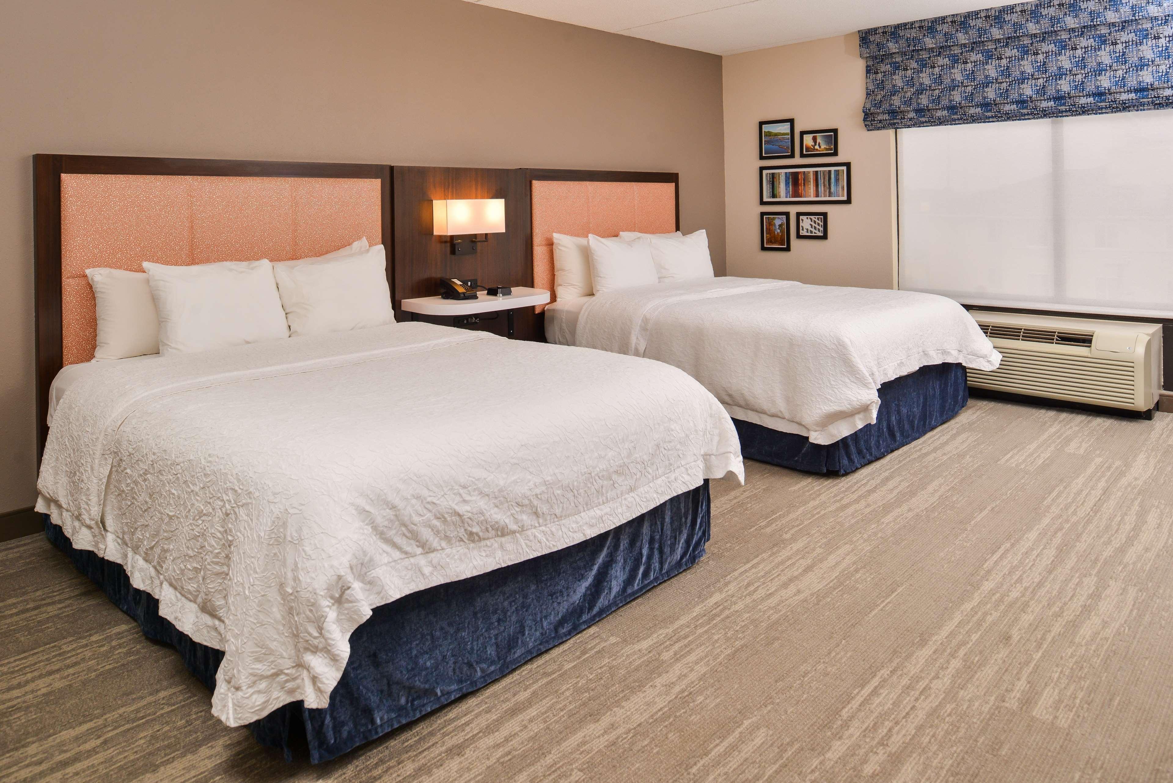 Hampton Inn Emporia Exterior photo