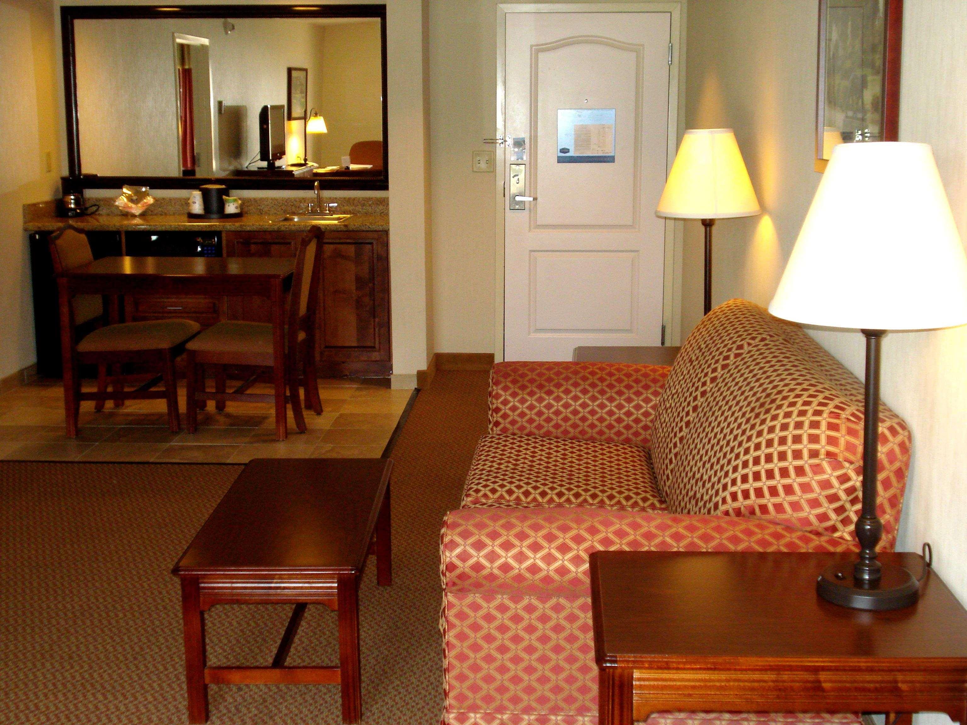 Hampton Inn Emporia Room photo