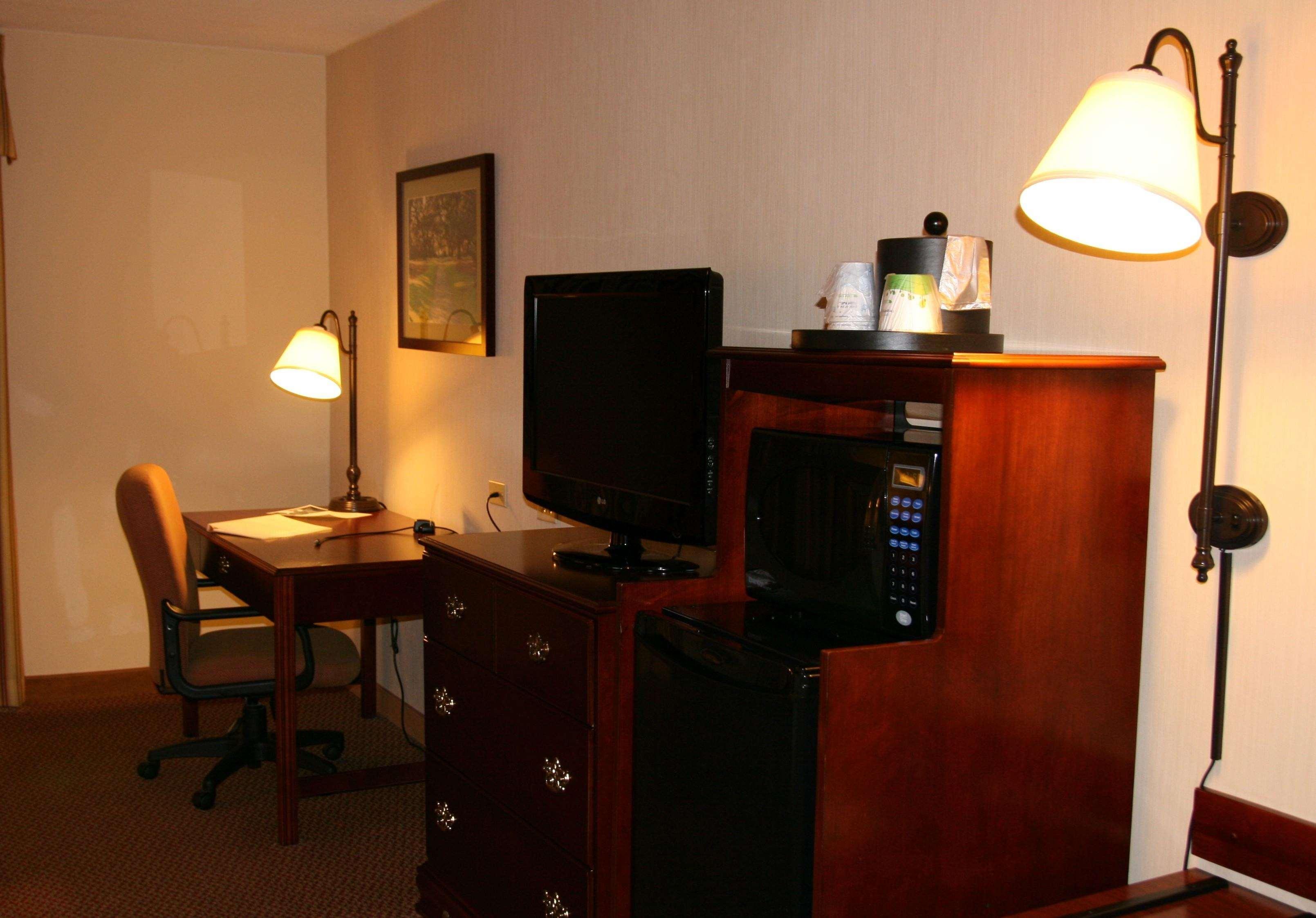 Hampton Inn Emporia Room photo