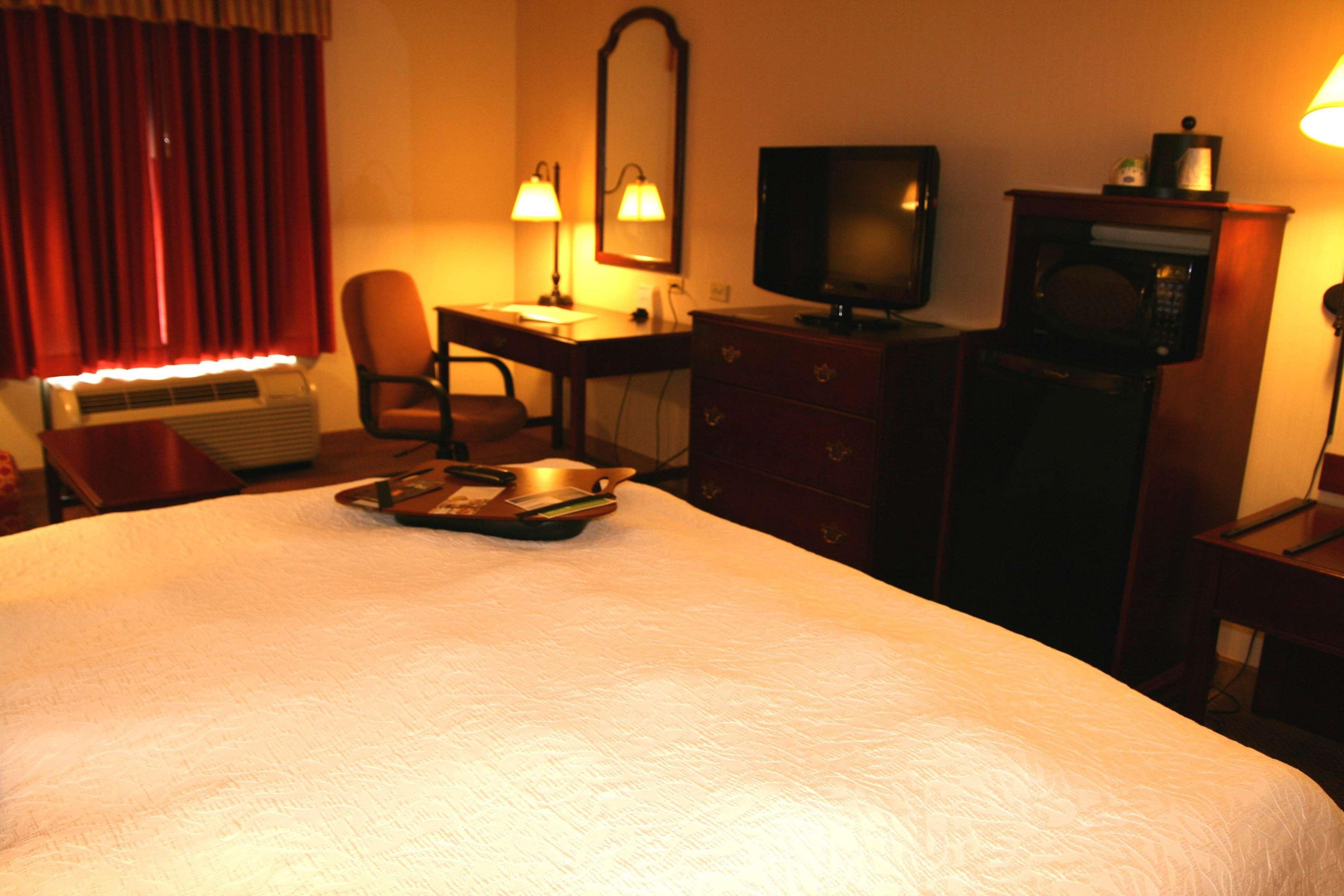 Hampton Inn Emporia Room photo