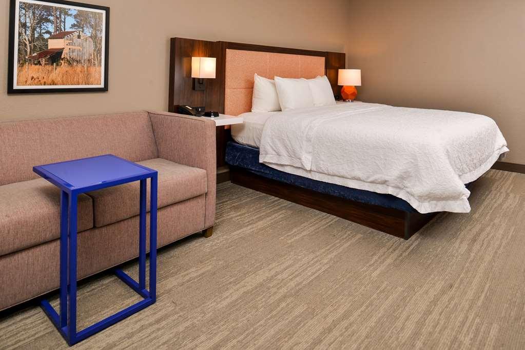 Hampton Inn Emporia Room photo